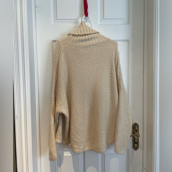 DOE&RAE knit turtle neck sweater - Picture 3 of 3